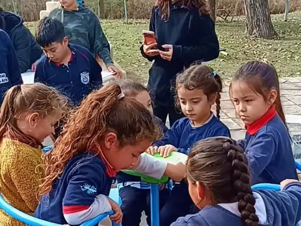 SE ENTREGÓ MOBILIARIO AL CENTRO EDUCATIVO LIBERTAD DE COLONIA SANTA RITA