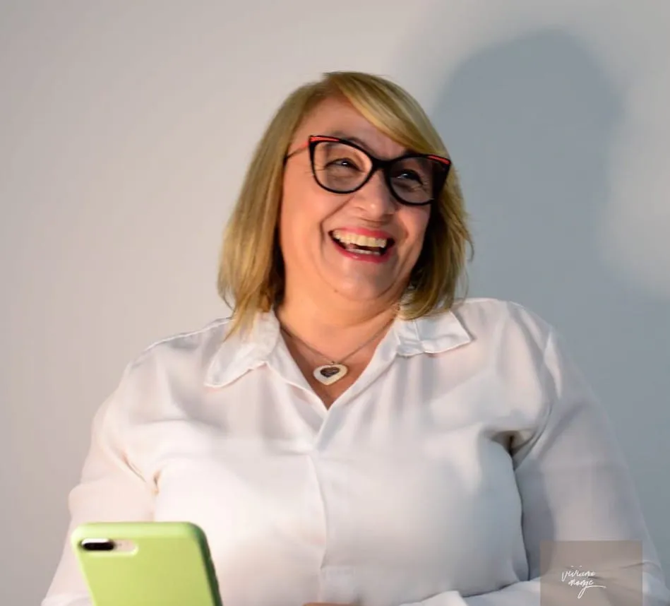 CREANDO FUTURO: VIVIANA MONGE: UN MANUAL DE EMPRENDEDORISMO
