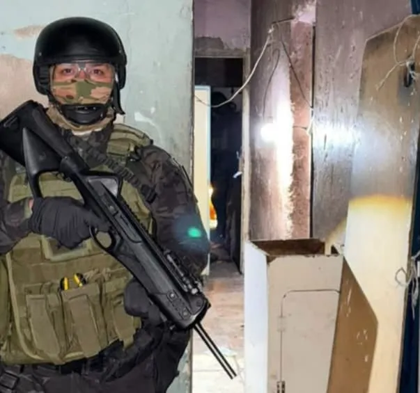 LA FUERZA POLICIAL ANTINARCÓTICO SECUESTRÓ COCAÍNA TRAS UN ALLANAMIENTO EN VILLA NUEVA