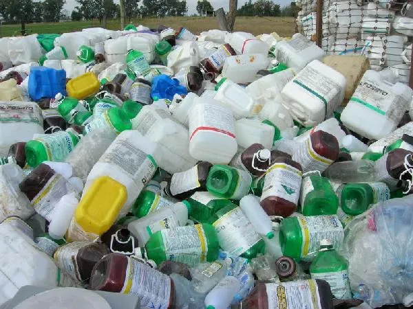 EL INTA SALE A RECOLECTAR ENVASES DE AGROQUÍMICOS