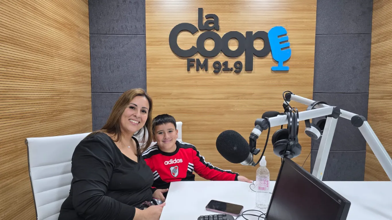 GRAN FINAL DEL KARAOKE EN BAR BAUDINO, PAOLA ROMERO SE PREPARA