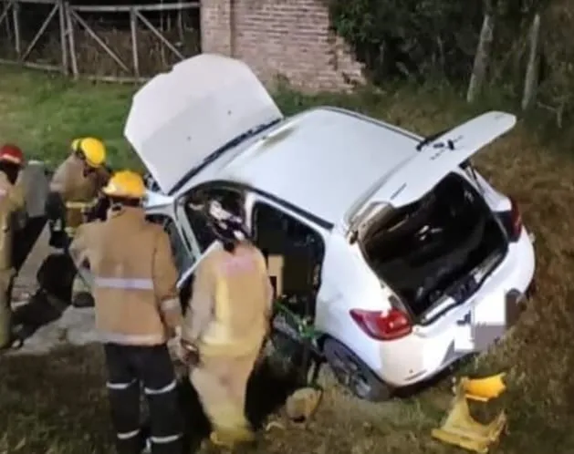 LE EXPLOTÓ EL CELULAR Y PROVOCÓ EL INCENDIO Y DESPISTE DEL VEHÍCULO