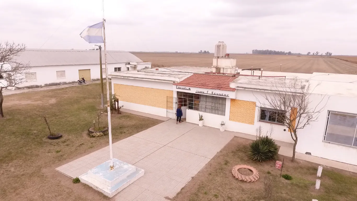LA ESCUELA RURAL JOHN F. KENNEDY RECIBIÓ MOBILIARIO PARA POTENCIAR SUS PRÁCTICAS EDUCATIVAS