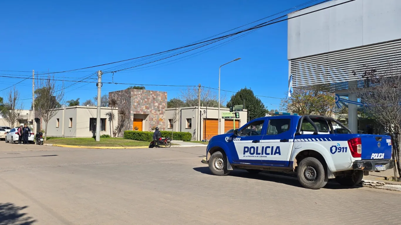 ACCIDENTE DE TRÁNSITO EN TÍO PUJIO: DOS MOTOCICLETAS COLISIONAN EN ESQUINA DE JUAN DOMINGO PERÓN Y E