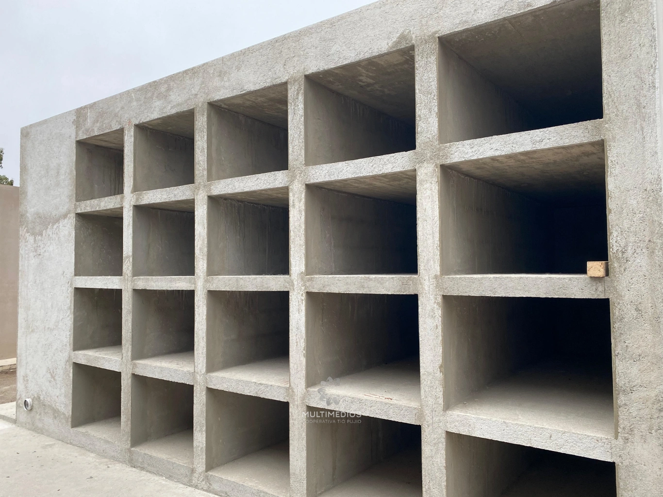 SE AVANZA LA CONSTRUCCIÓN DE 40 NUEVOS NICHOS EN EL CEMENTERIO LOCAL