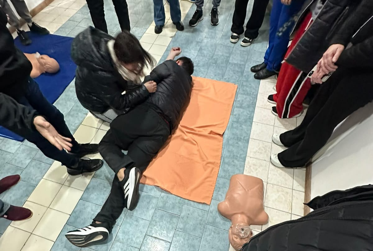 CAPACITACIÓN EN RCP Y MANIOBRA DE HEIMLICH EN EL CUARTEL DE BOMBEROS