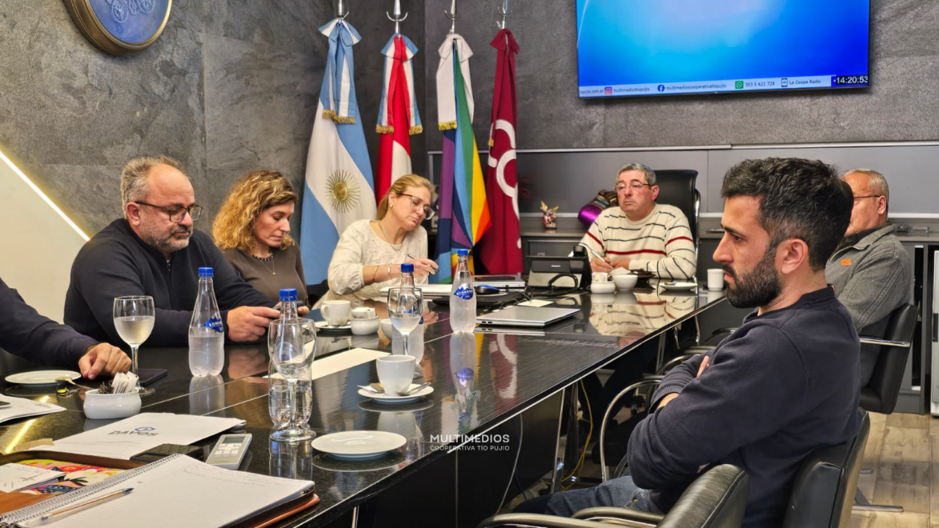 DOS EMPRESAS OFERENTES EN LA APERTURA DE SOBRES PARA LA CONSTRUCCIÓN DEL CENTRO MÉDICO