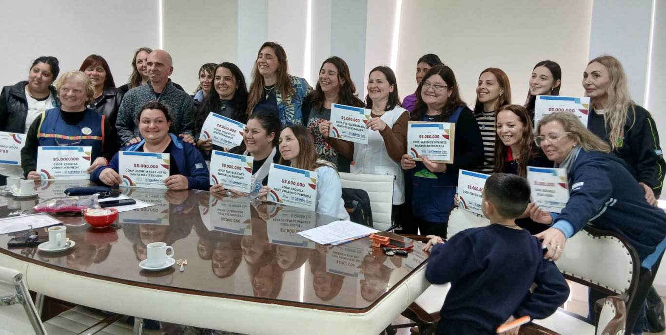 LA LEGISLADORA VERÓNICA NAVARRO HIZO ENTREGA DE APORTES PROVINCIALES A COOPERADORAS ESCOLARES DE TÍO PUJIO Y LA ZONA RURAL
