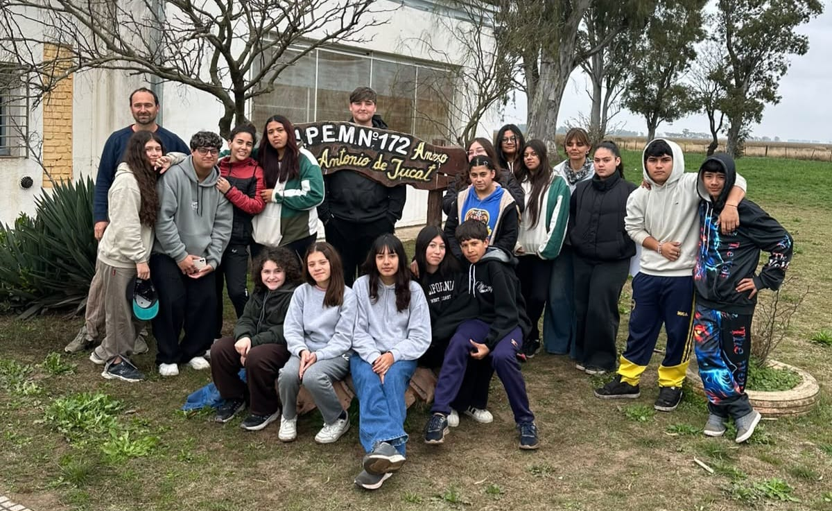 "UN CÍTRICO PARA MI COLEGIO": LA INICIATIVA SOLIDARIA DEL IPEM N° 172 ANEXO YUCAT PARA FORESTAR LA ESCUELA Y GENERAR SUS PROPIOS PRODUCTOS