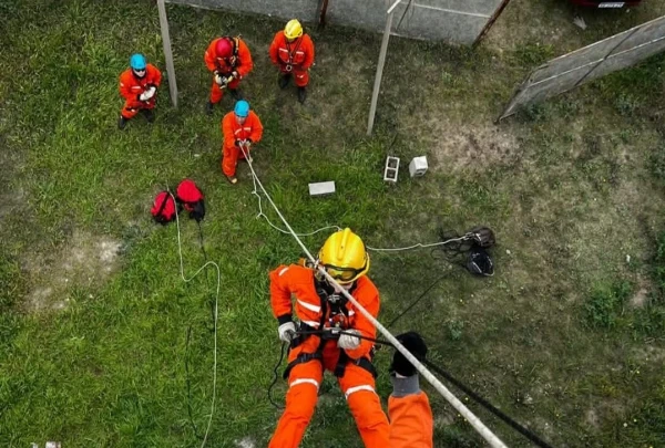 UN BOMBERO DE TÍO PUJIO PARTICIPÓ DE UNA JORNADA DE CAPACITACIÓN EN RESCATE CON CUERDAS