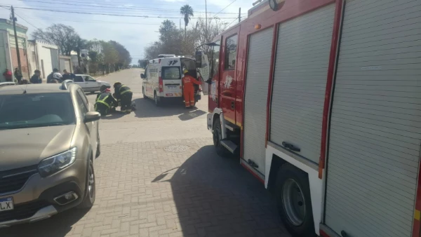 UNA MOTOCICLISTA RESULTÓ CON LESIONES LEVES TRAS UN CHOQUE EN TÍO PUJIO