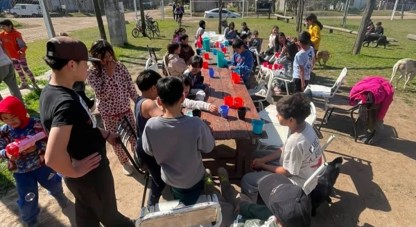 FESTEJO Y ALEGRÍA: EL MERENDERO "TODOS POR UNA SONRISA" AGASAJÓ A LOS NIÑOS EN SU DÍA
