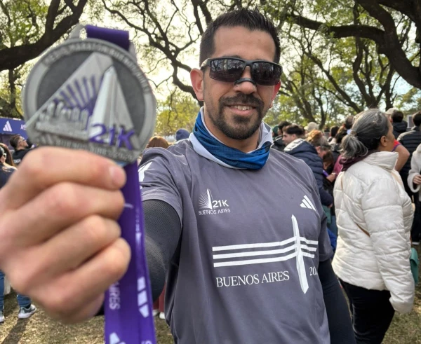 ORGULLO LOCAL EN BUENOS AIRES: ALEXIS OCHOA BAZÁN COMPLETÓ CON ÉXITO LOS 21K
