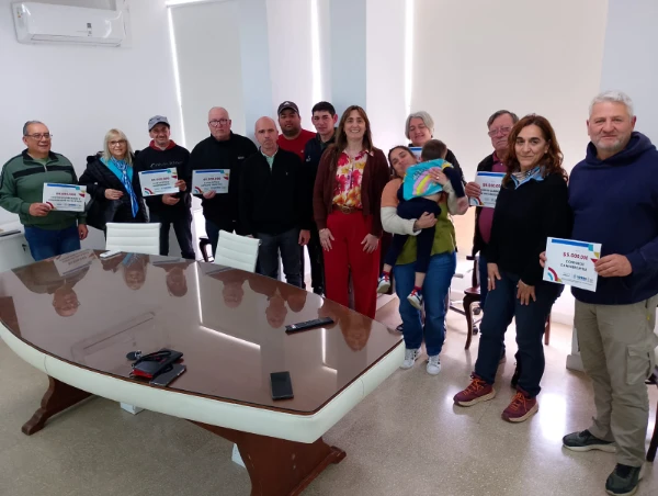 ENTREGA DE APORTE PARA INSTITUCIONES DE TÍO PUJIO