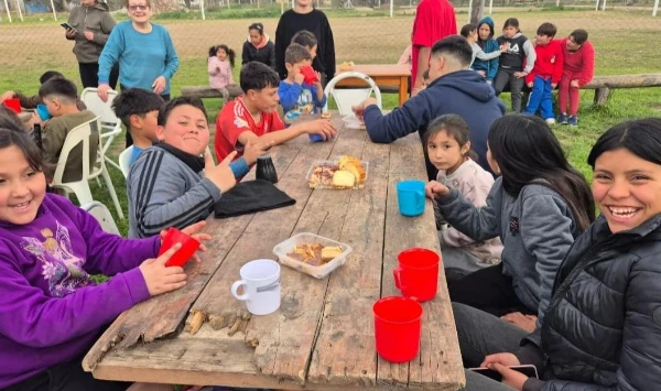 EL MERENDERO "TODOS POR UNA SONRISA" CELEBRÓ UNA NUEVA MERIENDA COMUNITARIA TRAS LOS FESTEJOS DEL DÍA DEL NIÑO