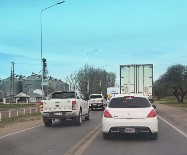 PELIGROSAS MANIOBRAS DE SOBREPASO A LA SALIDA DE TÍO PUJIO REAVIVAN LA PREOCUPACIÓN POR LA SEGURIDAD VIAL
