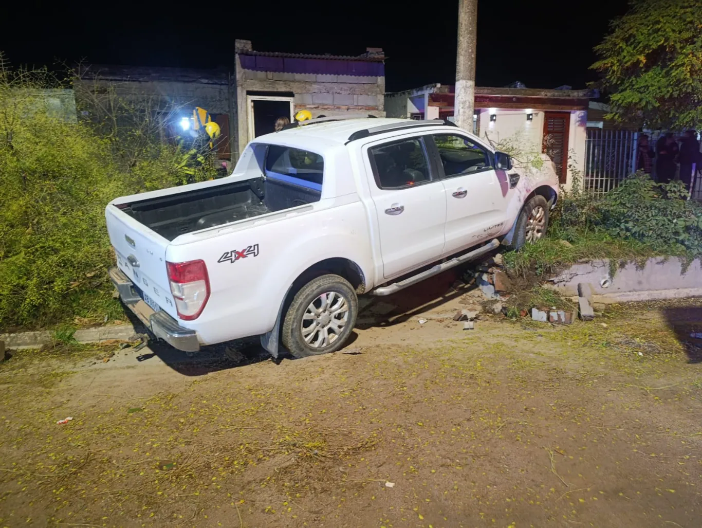 ACCIDENTE EN CALLE BELGRANO: UN HOMBRE DE 78 AÑOS CHOCÓ CONTRA UN POSTE DE LUZ