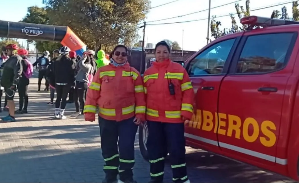 LOS BOMBEROS VOLUNTARIOS ACOMPAÑAN EL CICLOTURISMO TINPUKIN EN SU 5° VUELTA SOLIDARIA