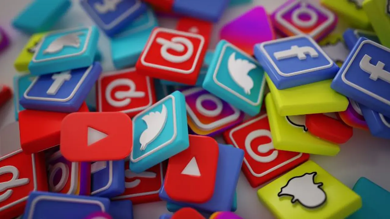 HOY ES EL DÍA MUNDIAL DE LAS REDES SOCIALES